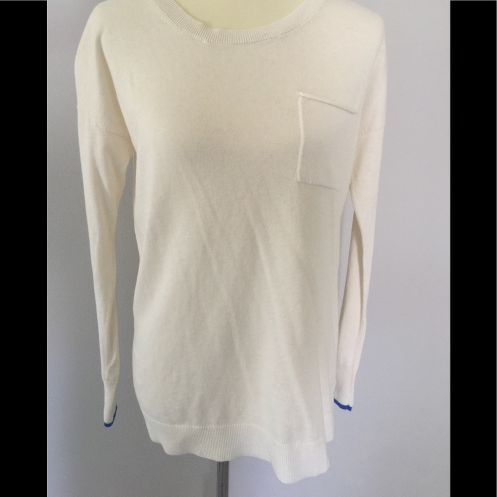 Gap off white lightweight sweater. New